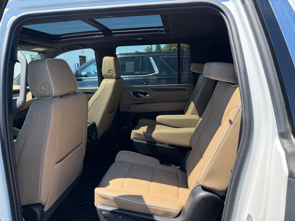 Used 2024 Chevrolet Suburban Premier AWD/4WD image 10
