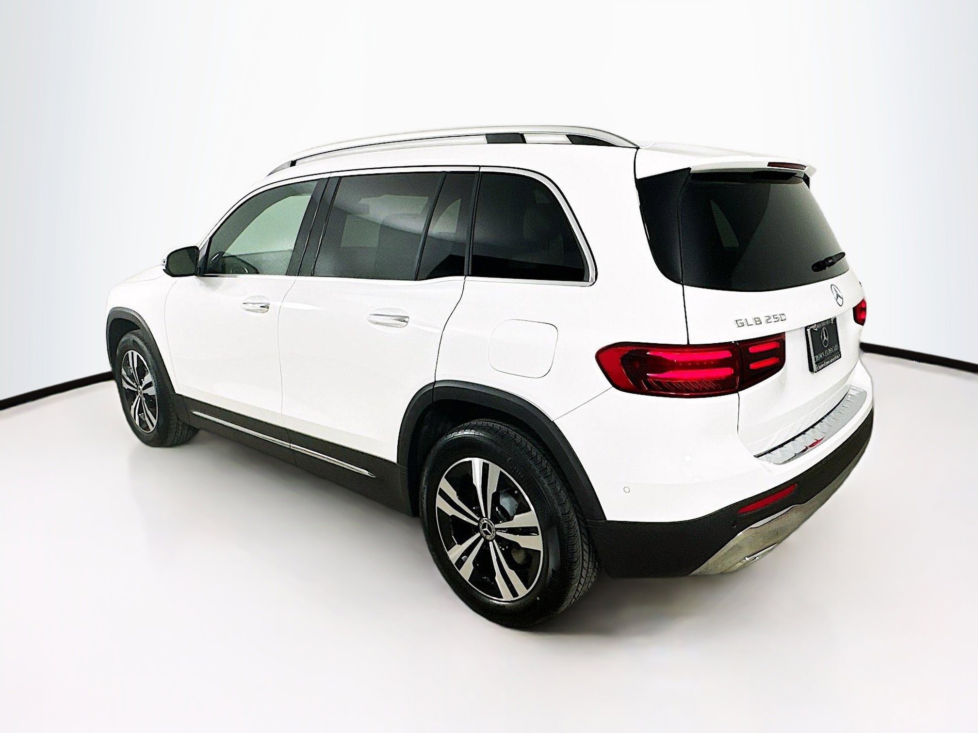 Certified 2025 Mercedes-Benz GLB 250 4MATIC image 5