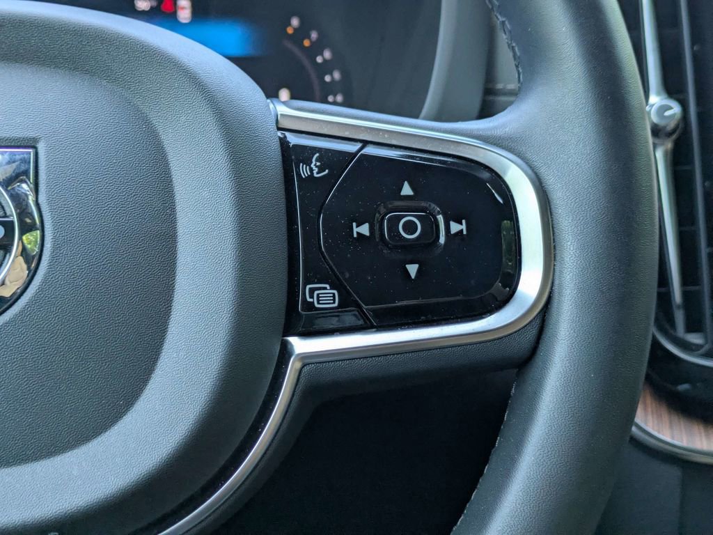 Certified 2023 Volvo XC60 B5 Ultimate w/ Protection Package Premier FWD image 28