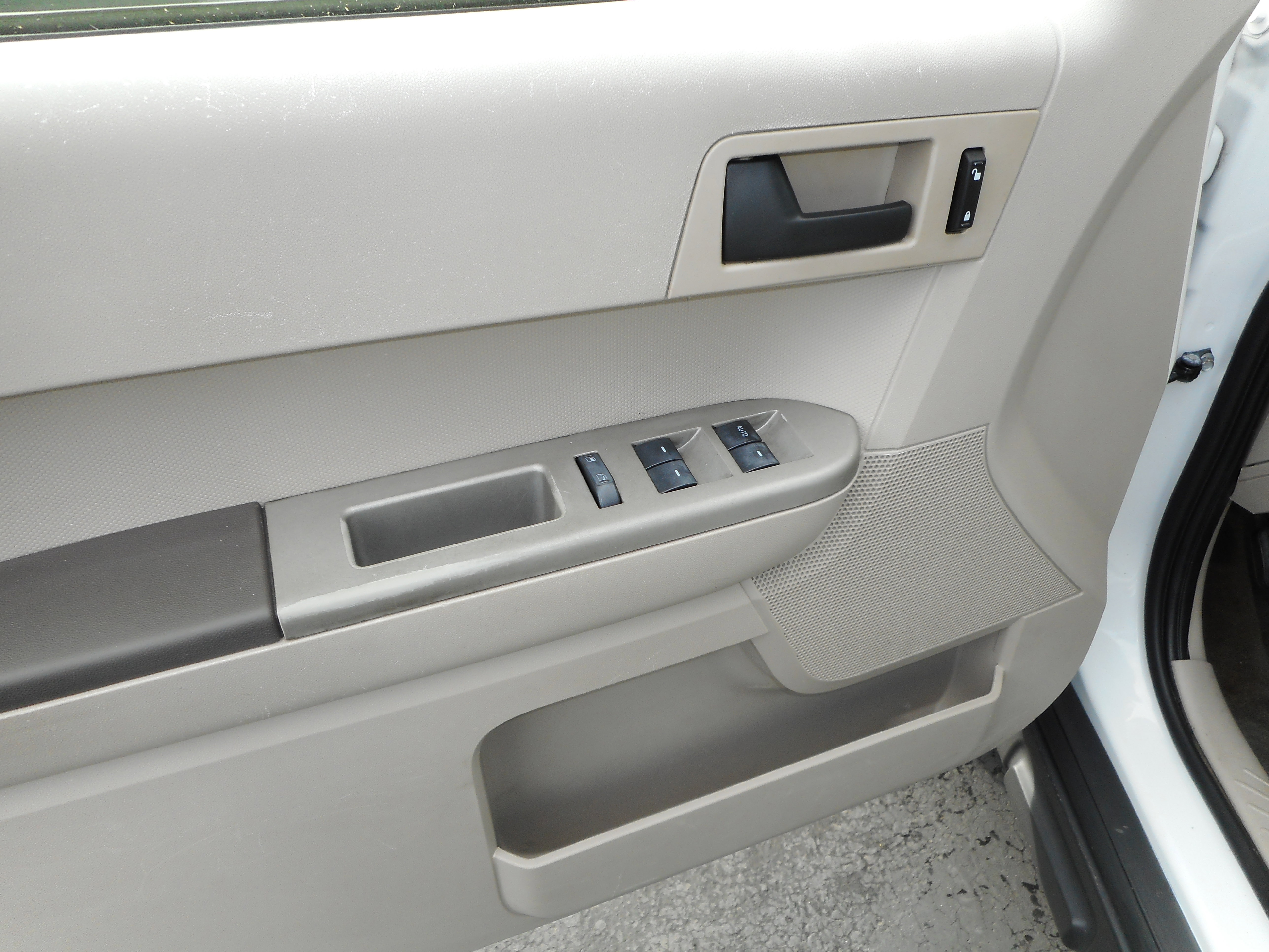 Used 2008 Ford Escape 2WD Hybrid image 15