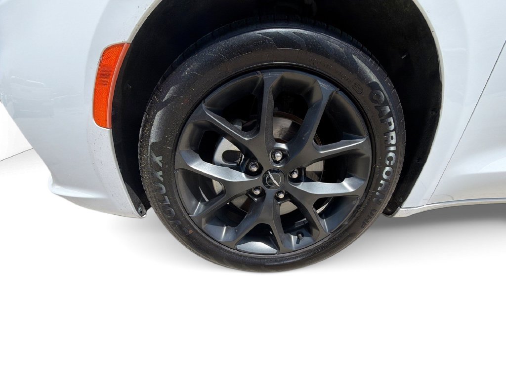 Used 2025 Chrysler Pacifica Limited FWD image 19