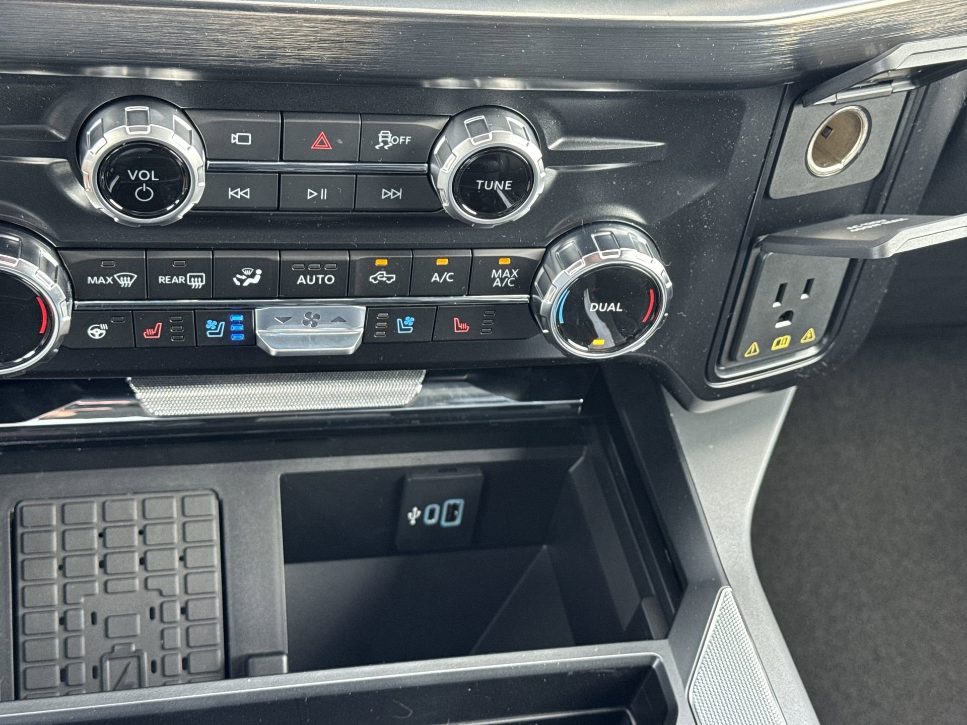 Used 2025 Ford F350 Lariat w/ Chrome Package AWD/4WD image 54