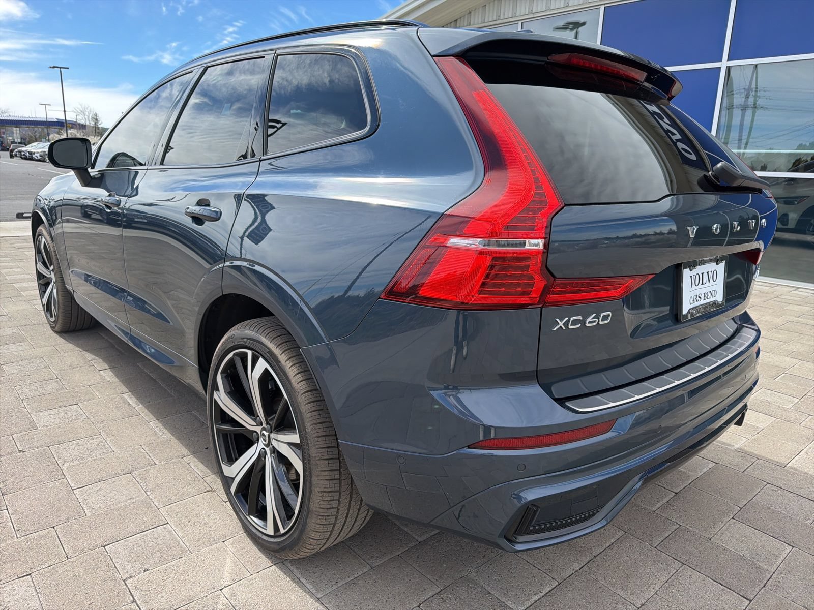 Used 2024 Volvo XC60 B5 Ultimate w/ Protection Package Premier AWD/4WD image 5