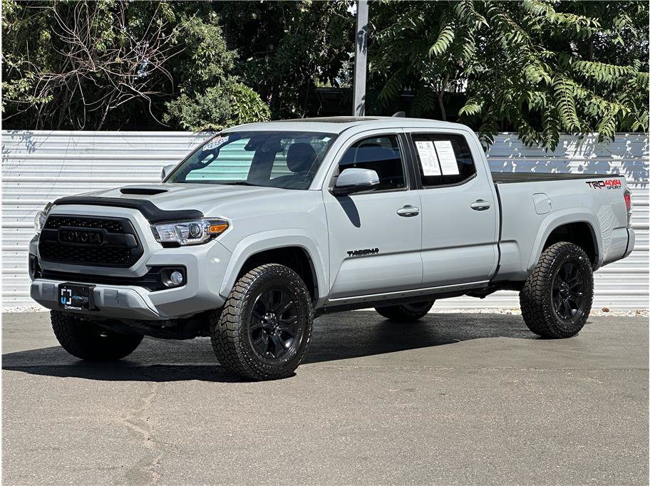 Used 2020 Toyota Tacoma TRD Sport w/ TRD Premium Sport Package AWD/4WD image 6