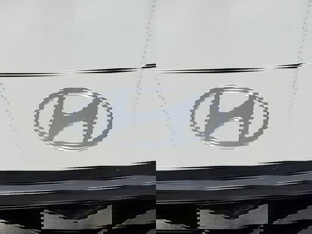 New 2025 Hyundai Elantra SEL image 11