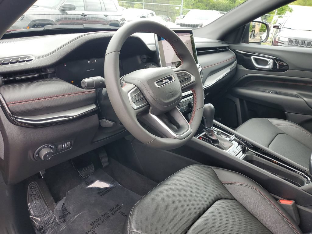 Certified 2025 Jeep Compass Trailhawk w/ Trailhawk Elite Group AWD/4WD image 16