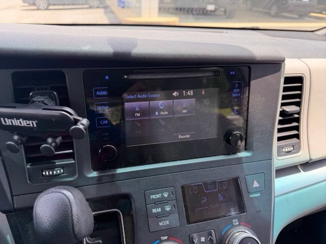 Used 2015 Toyota Sienna L FWD image 7