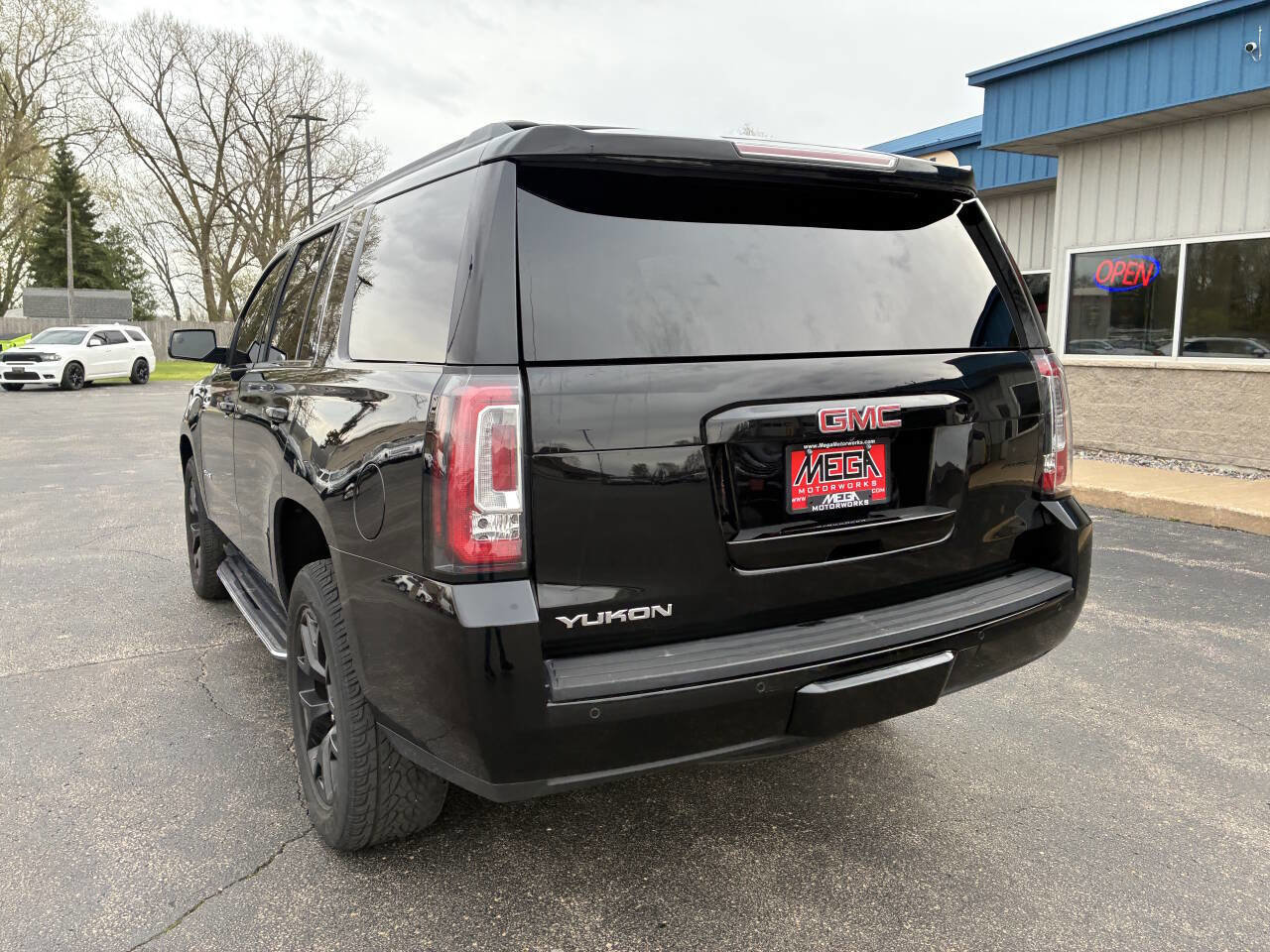 Used 2017 GMC Yukon SLE w/ SLE Value Package AWD/4WD image 11