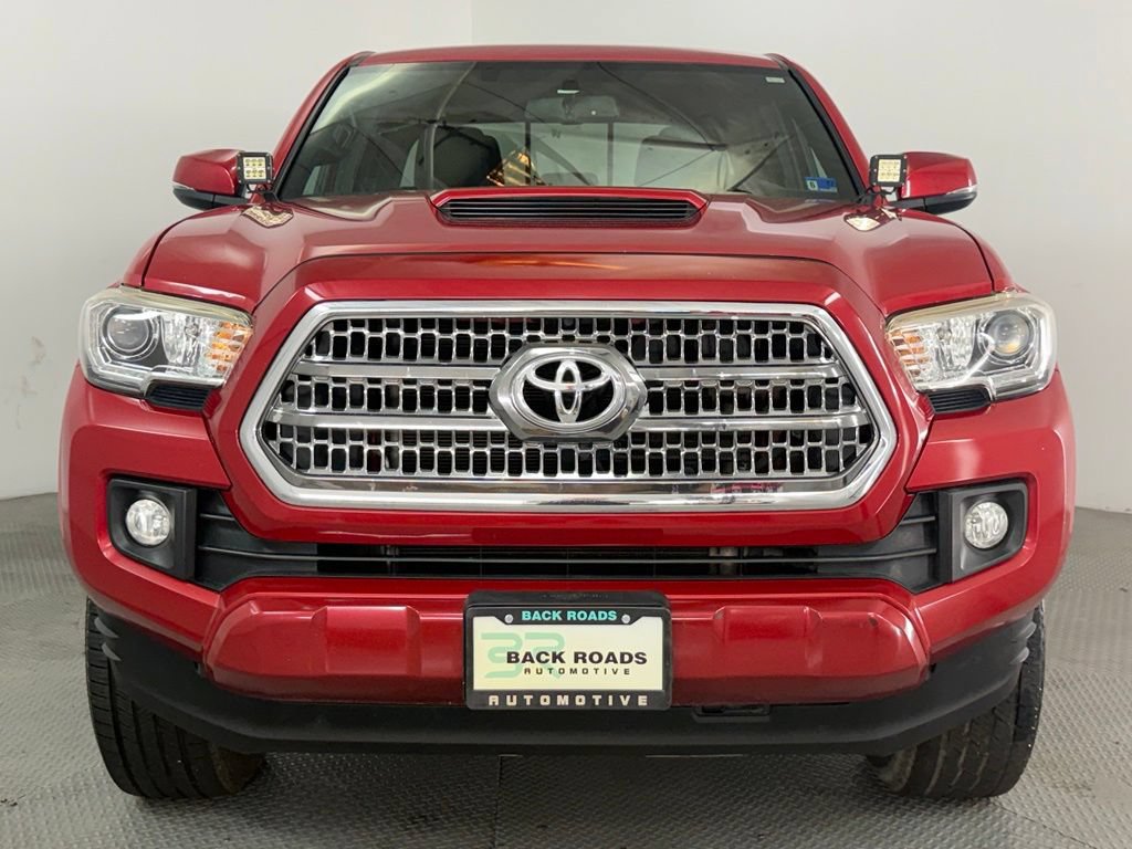 Used 2017 Toyota Tacoma TRD Sport w/ Tow Package (A/T) AWD/4WD image 2