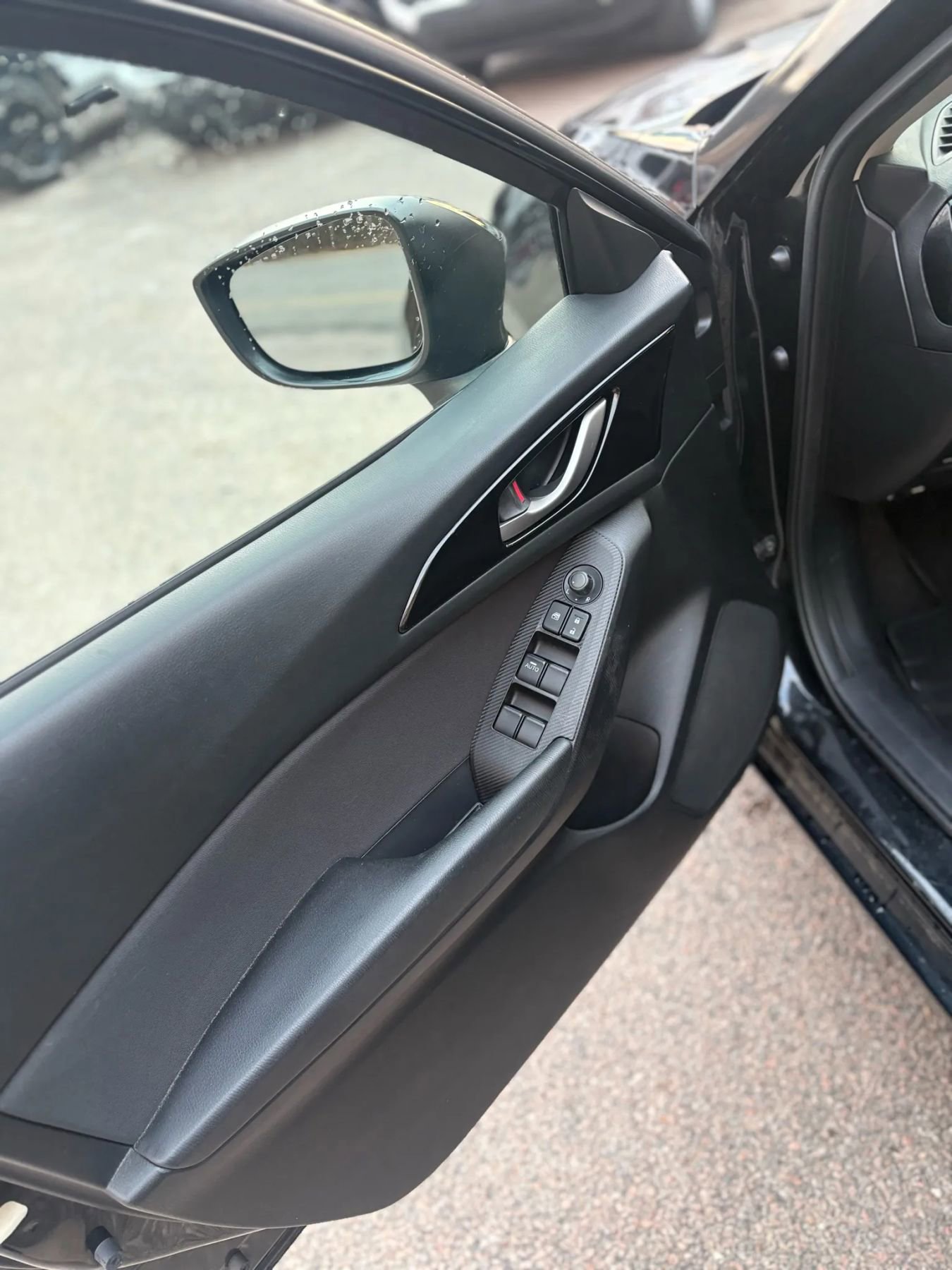 Used 2014 MAZDA MAZDA3 i Sport image 35