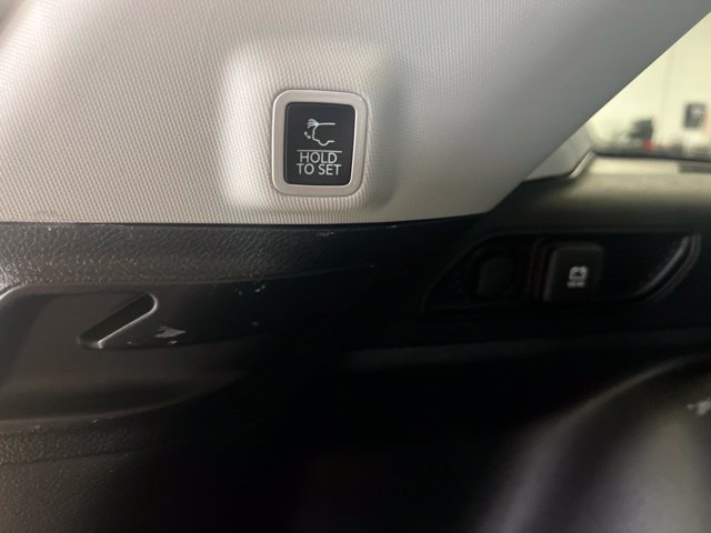 Used 2023 Jeep Grand Cherokee Limited w/ Luxury Tech Group II AWD/4WD image 11