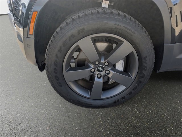 Used 2025 Land Rover Defender 130 S image 4