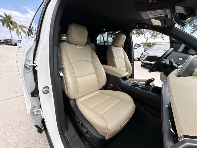 Certified 2024 Cadillac XT4 Luxury w/ Cold Weather Package FWD image 33