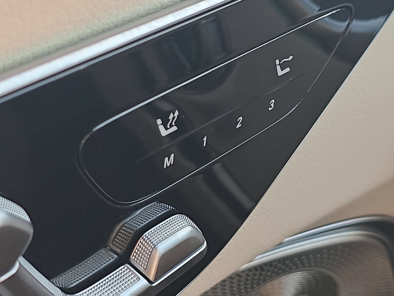 Used 2024 Mercedes-Benz CLE 300 4MATIC Cabriolet image 37