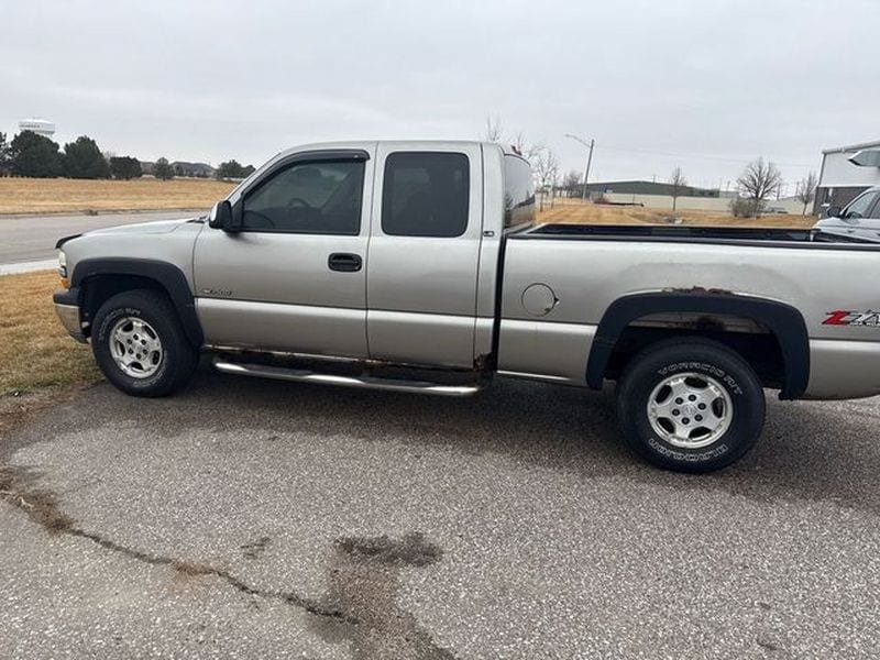 Used 2001 Chevrolet Silverado 1500 LS w/ Off-Road Chassis Pkg AWD/4WD image 6