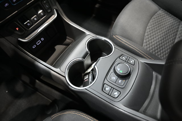 Used 2021 GMC Terrain SLE w/ Driver Convenience Package FWD image 18