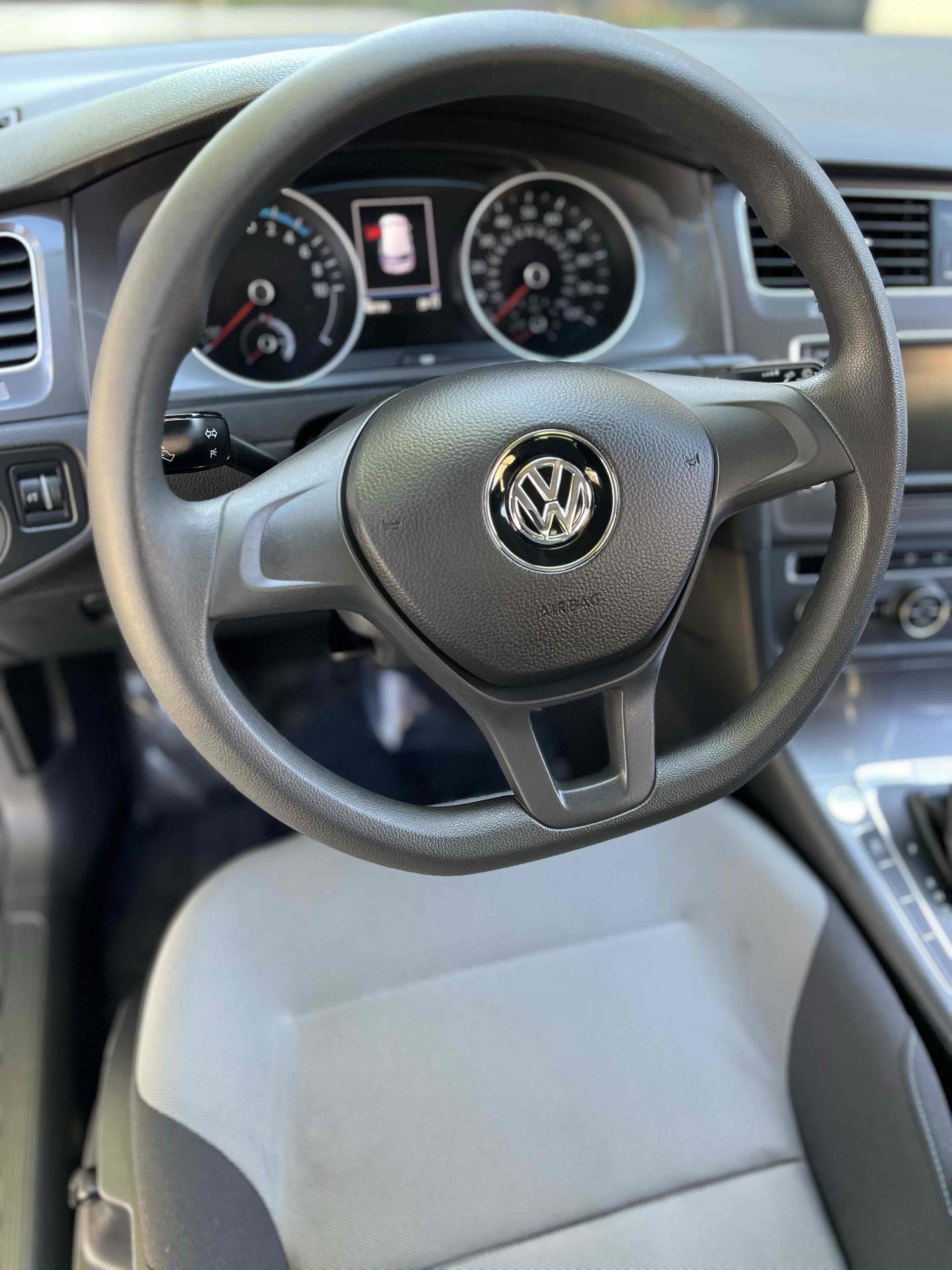 Used 2016 Volkswagen e-Golf SE w/ DC Fast Charging Package image 30