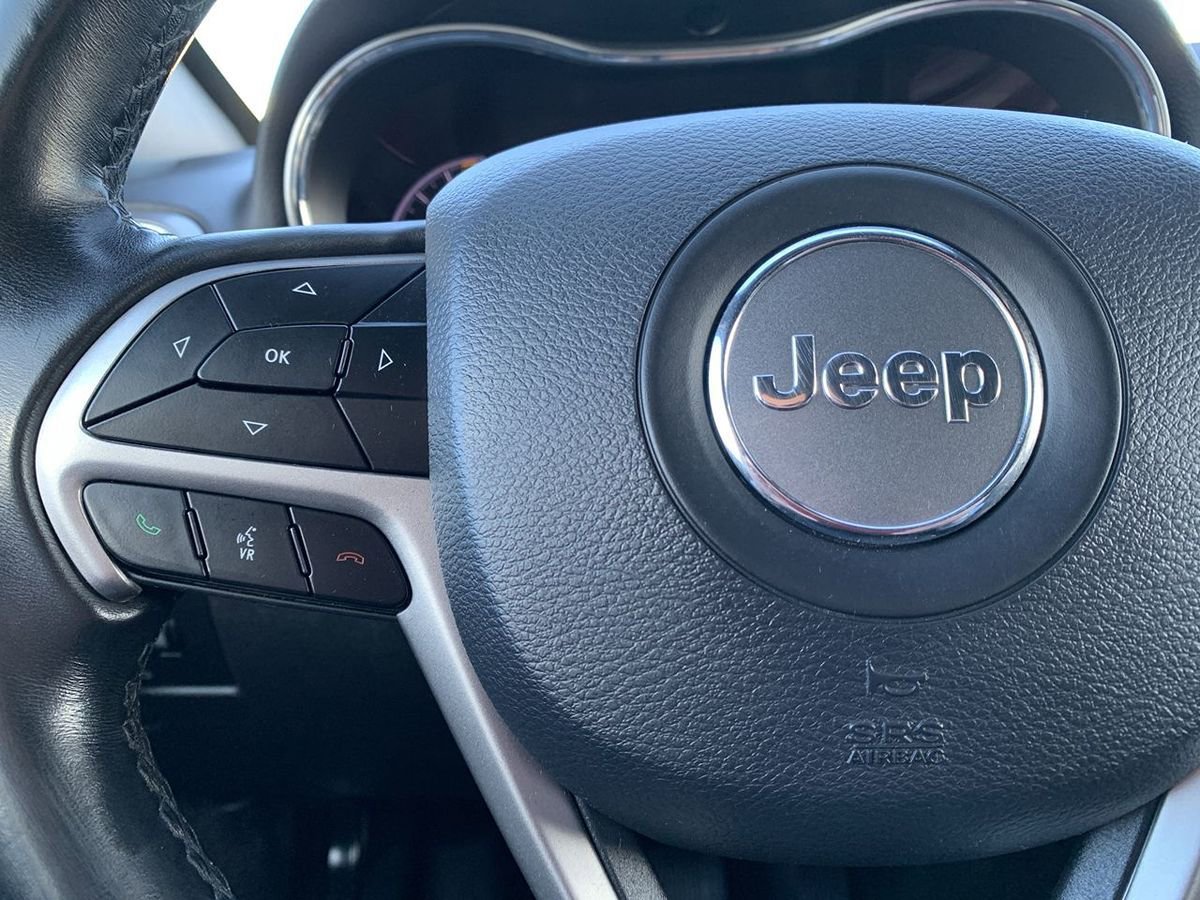 Used 2019 Jeep Grand Cherokee Laredo AWD/4WD image 19