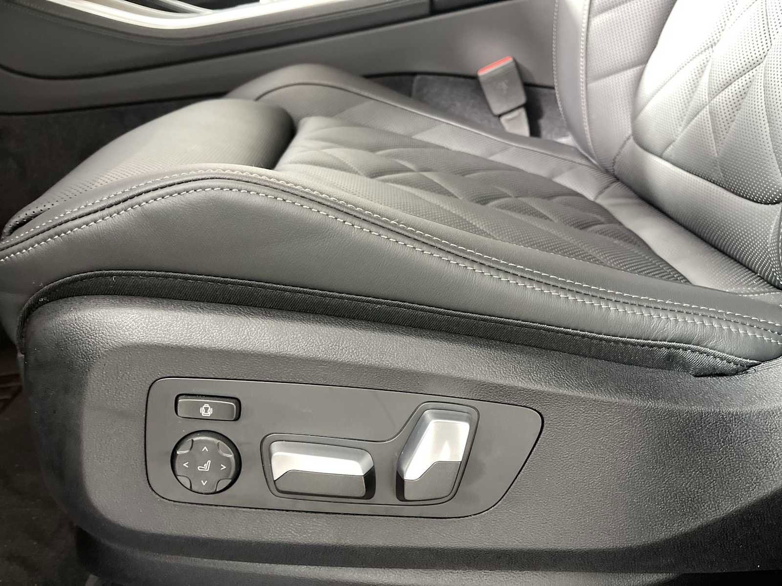 New 2026 BMW X5 xDrive40i w/ Parking Assistance Package image 12