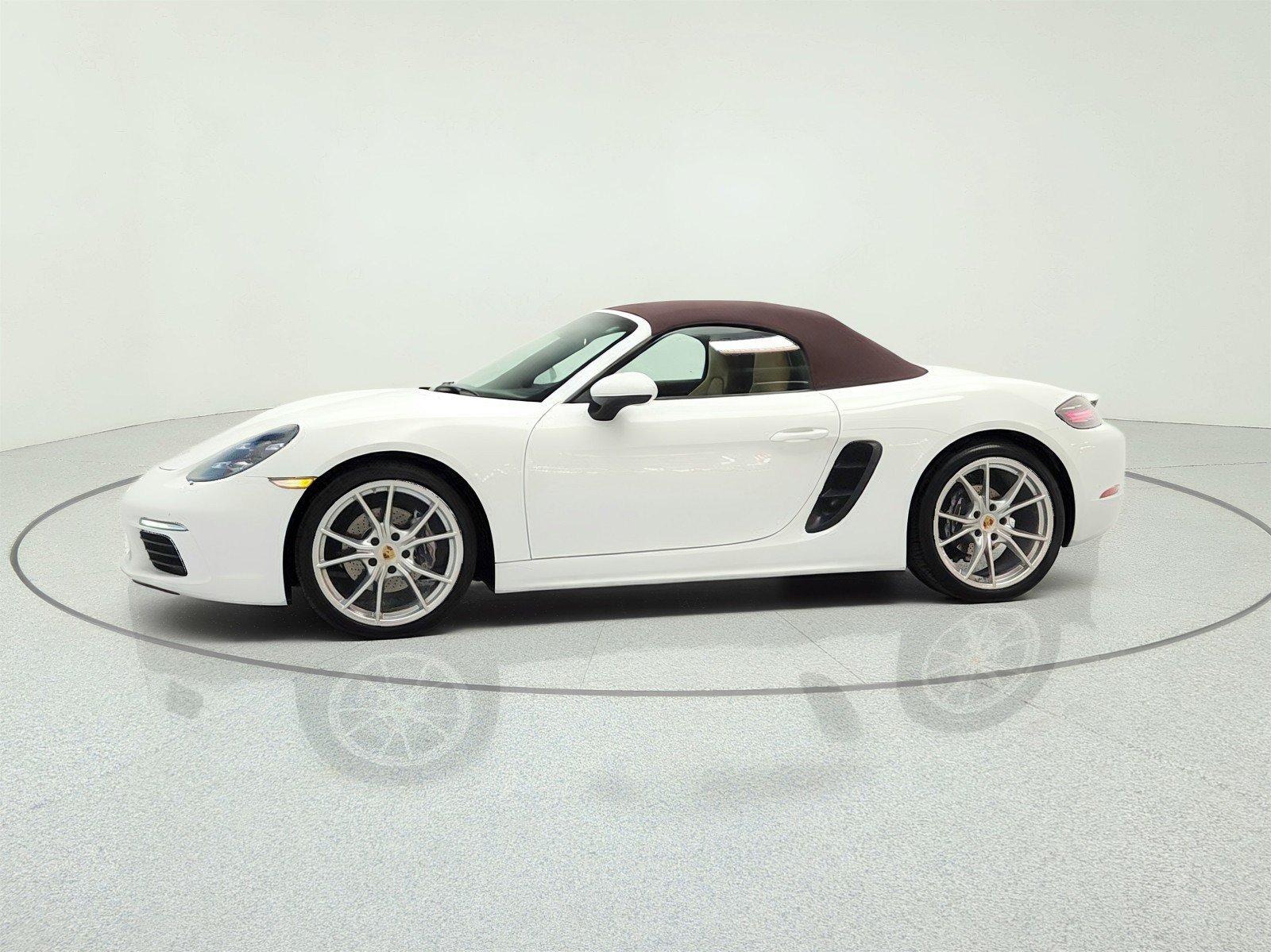 Used 2022 Porsche 718 Boxster RWD image 9