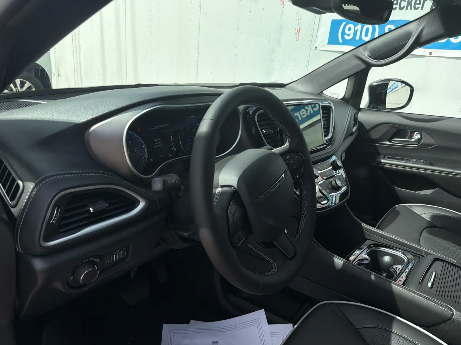 New 2027 Chrysler Pacifica Select FWD image 21