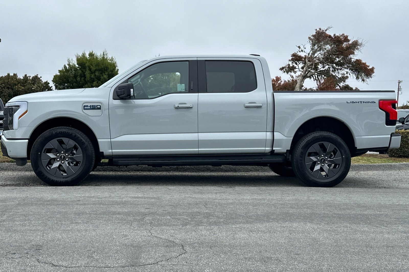 Used 2024 Ford F150 Lightning Flash AWD/4WD image 2
