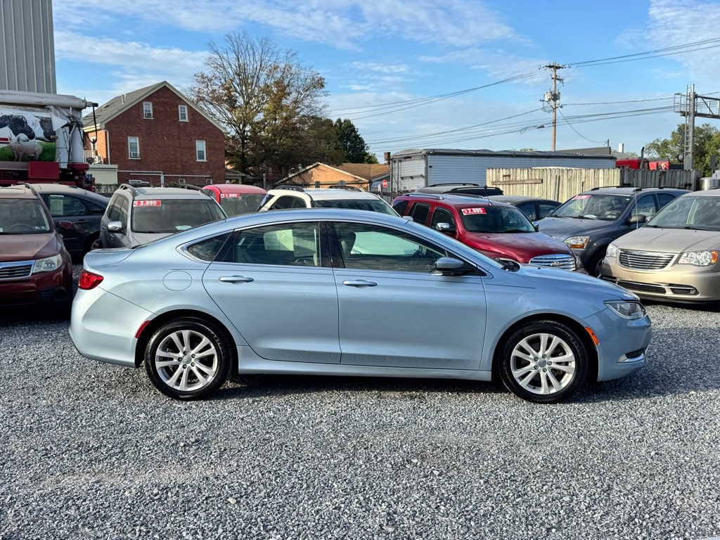 Used 2015 Chrysler 200 Limited FWD image 4