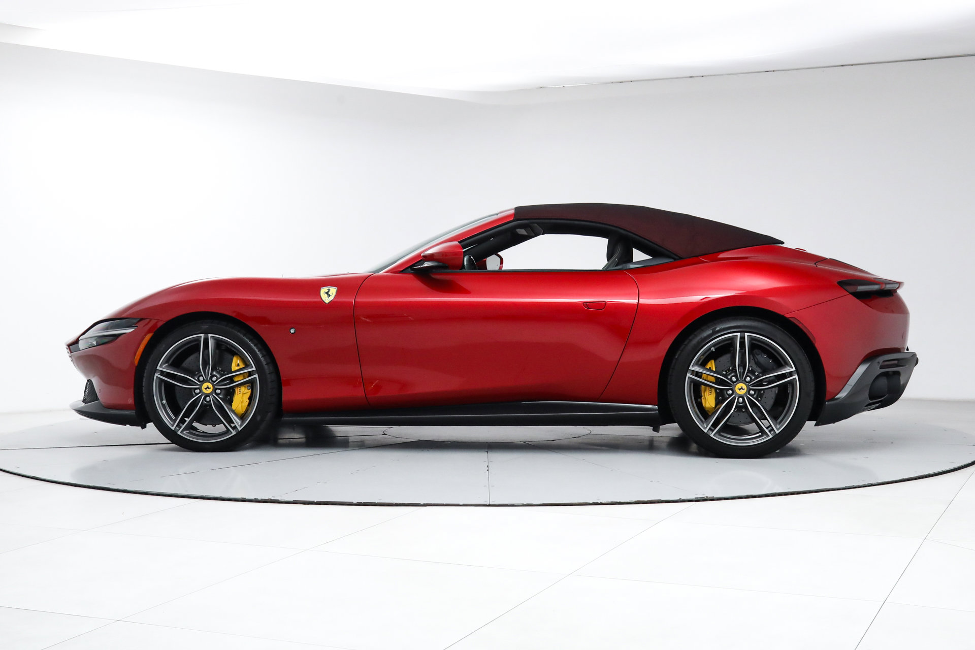 Used 2025 Ferrari Roma Spider image 7