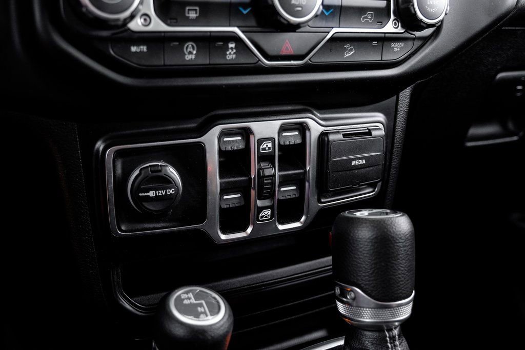 Used 2020 Jeep Wrangler Unlimited Sahara image 34