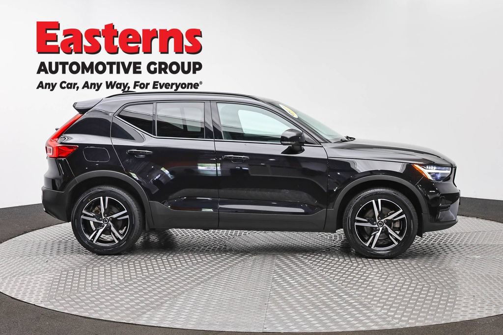 Used 2024 Volvo XC40 B5 Core AWD/4WD image 4