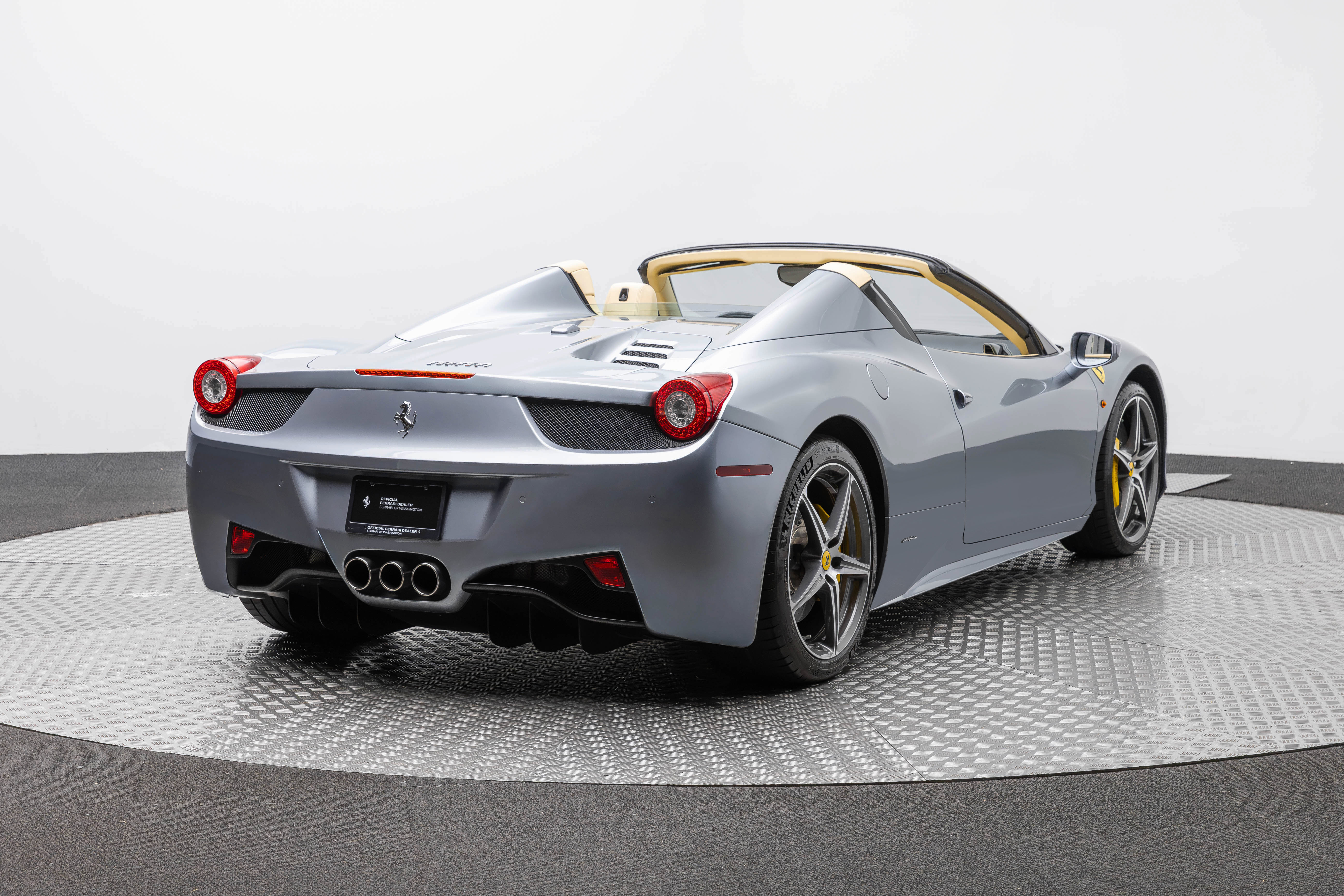Certified 2013 Ferrari 458 Spider RWD image 7