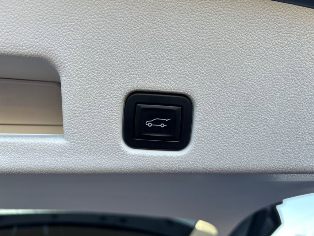 Certified 2025 Buick Enclave Avenir w/ Super Cruise Package image 36