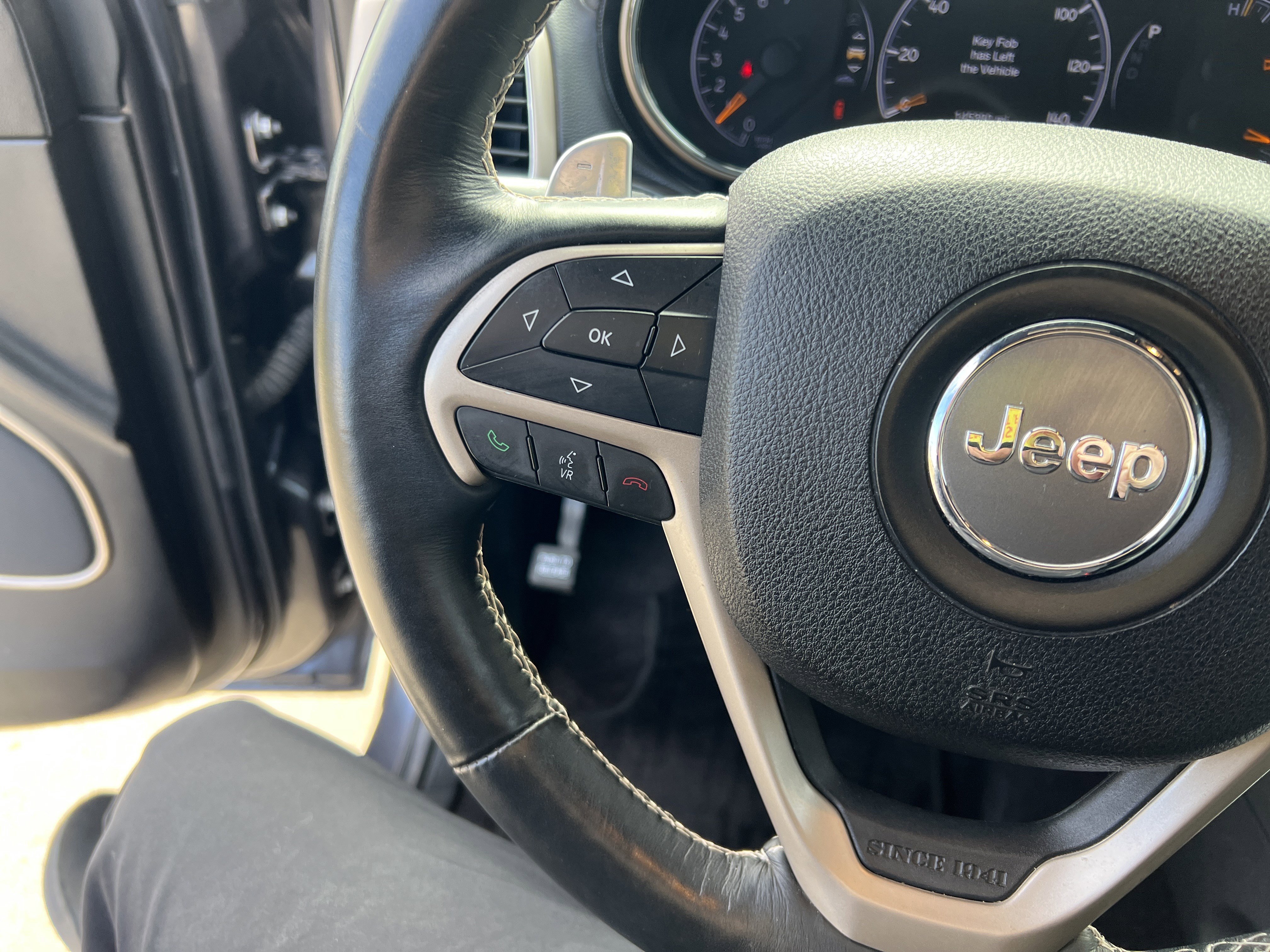 Used 2017 Jeep Grand Cherokee Overland w/ Jeep Active Safety Group image 18