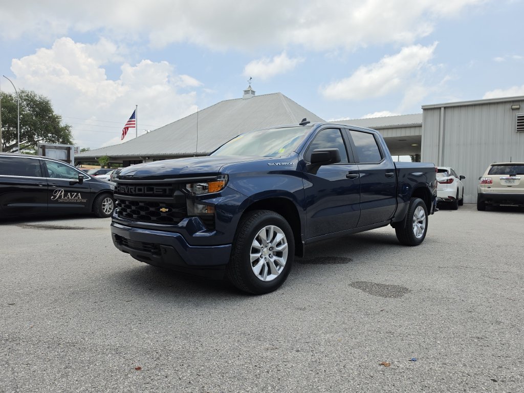 Used 2022 Chevrolet Silverado 1500 Custom RWD image 2