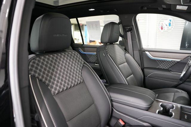 Used 2024 GMC Acadia Denali image 28