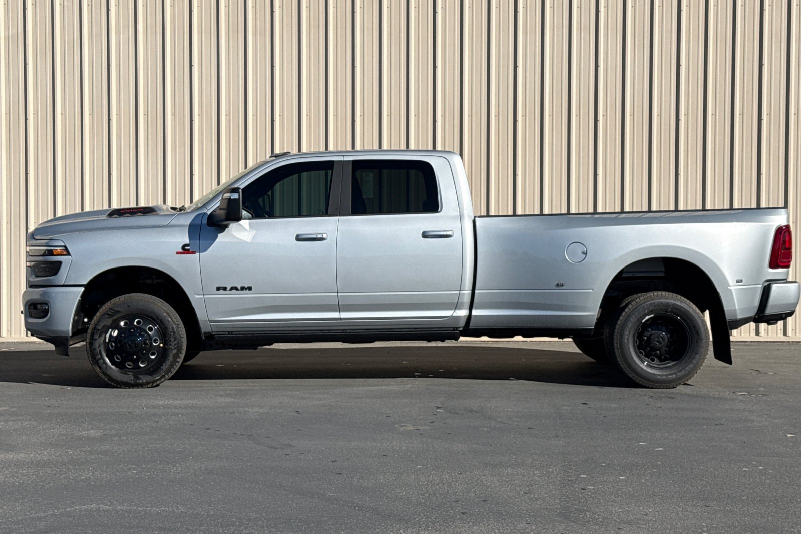 New 2026 RAM 3500 Laramie AWD/4WD image 9