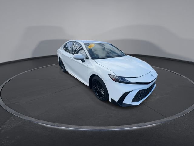 Used 2025 Toyota Camry SE image 3