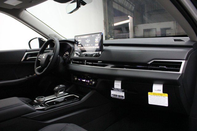 New 2026 Mitsubishi Outlander Trail Edition image 17