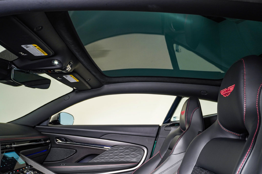 Used 2025 Aston Martin DB12 Coupe RWD image 22