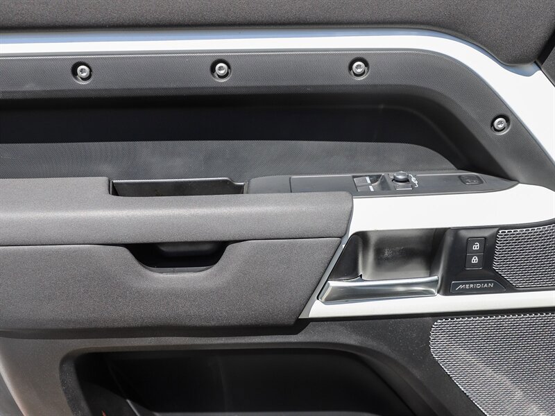 Used 2021 Land Rover Defender 90 S AWD/4WD image 27