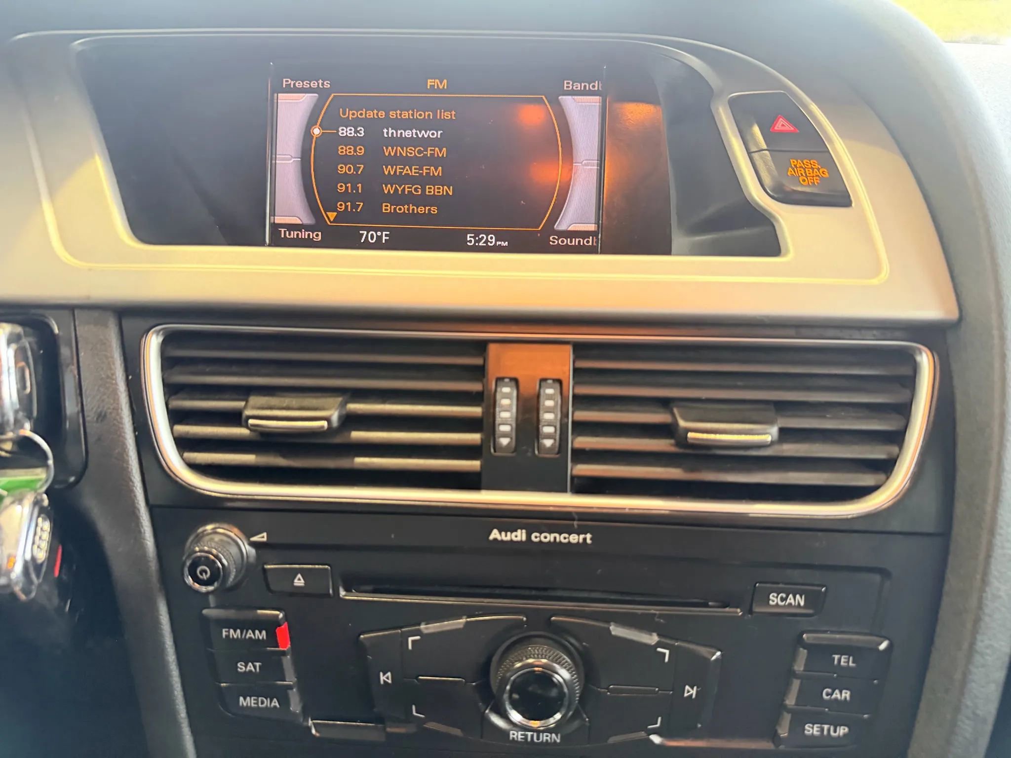 Used 2011 Audi A4 2.0T Premium image 16