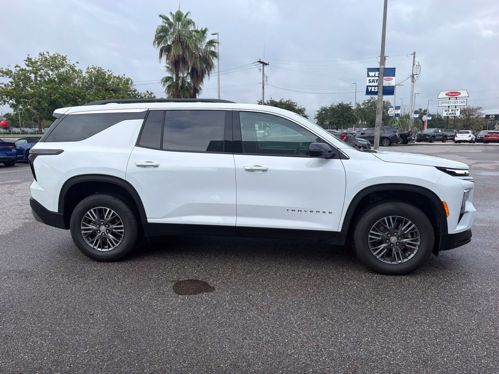 Used 2026 Chevrolet Traverse LT FWD image 4