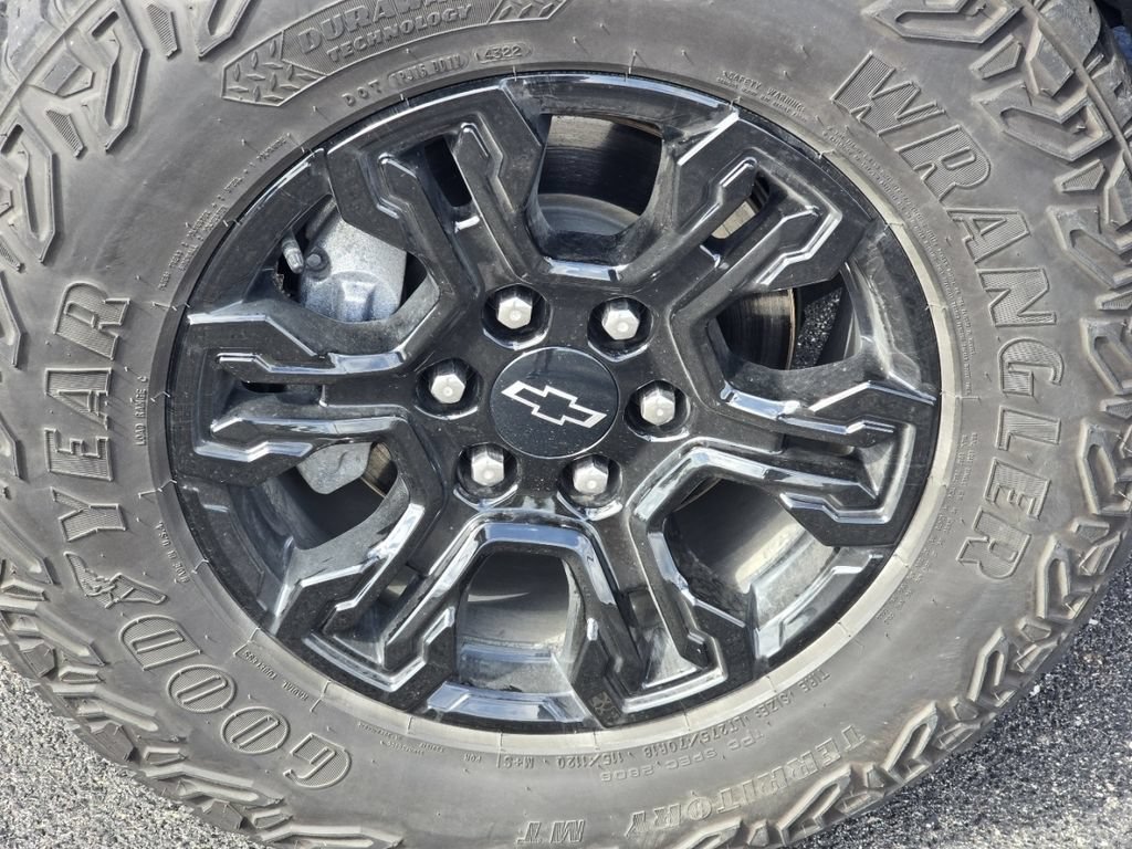 Used 2023 Chevrolet Silverado 1500 ZR2 w/ Technology Package AWD/4WD image 12