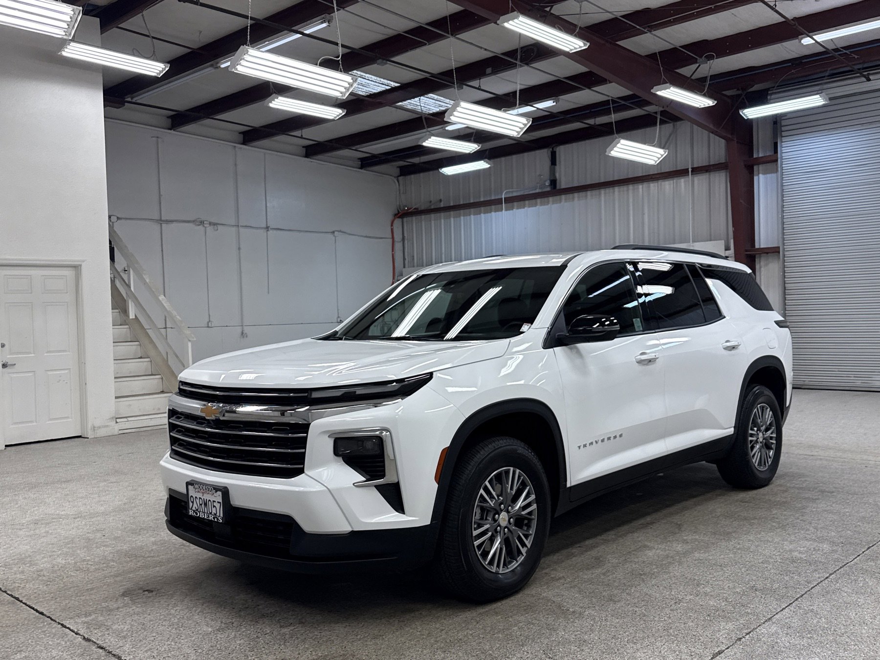 Used 2025 Chevrolet Traverse LT w/ LPO, Roadside Safety Package image 1