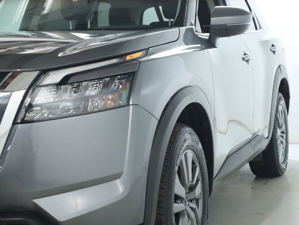 Used 2025 Nissan Pathfinder SV image 5