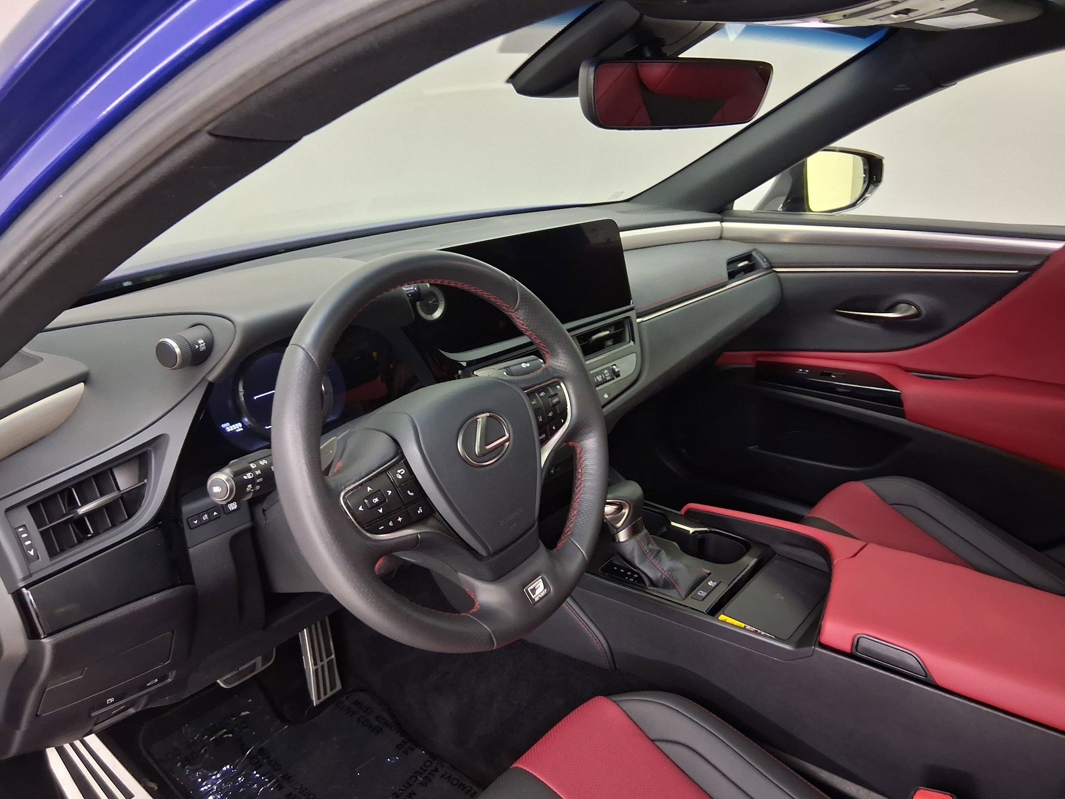 Used 2023 Lexus ES 300h F Sport image 2