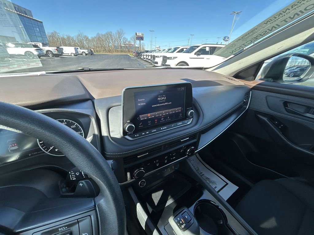 Used 2023 Nissan Rogue S image 12