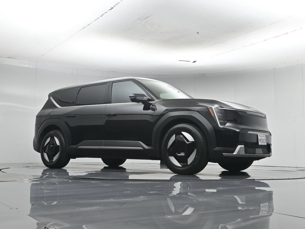 Used 2024 Kia EV9 Light Long Range RWD image 4