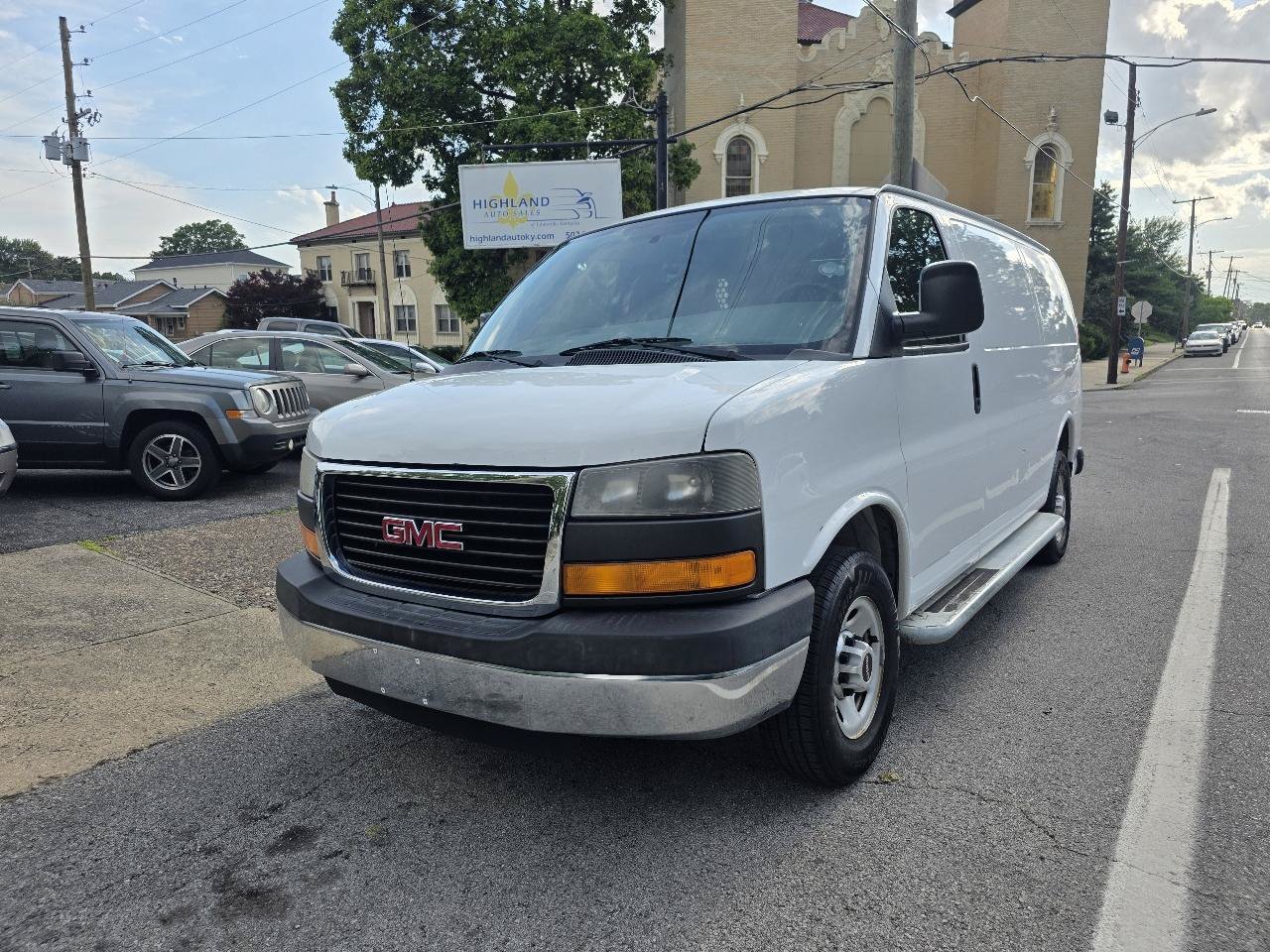 Used 2014 GMC Savana 2500 RWD image 1
