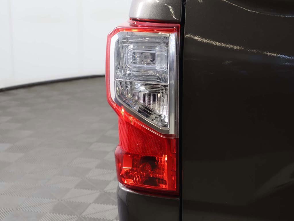Used 2017 Nissan Titan SV image 12